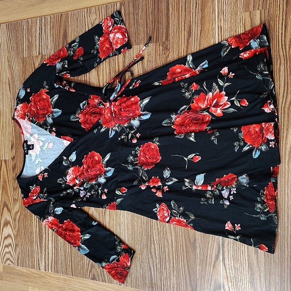 A. Byer Ladies V-Neck Floral Dress,  X-Large,  Black and Roses Floral Dress - Picture 4 of 7